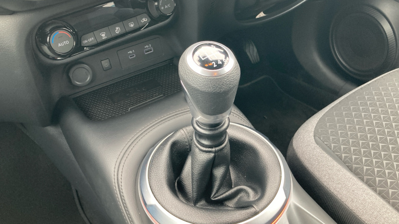 Nissan Juke 1.0 DiG-T N-Connecta 5dr Petrol Hatchback